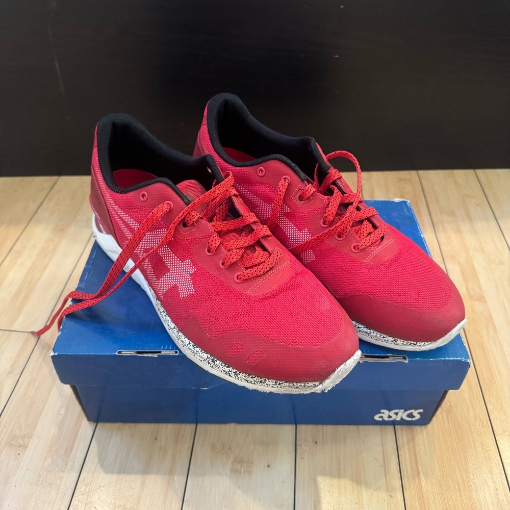 Mens ASICS - Size 11